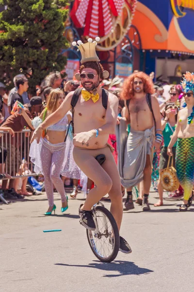 Brooklyn, Ny - Haziran 16: 36 yıllık yaz olay, Coney Island Mermaid Parade 2018.