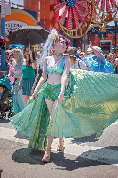 Brooklyn Juni Die Jährliche Sommerveranstaltung Die Coney Island Nixenparade 2018 — Stockfoto