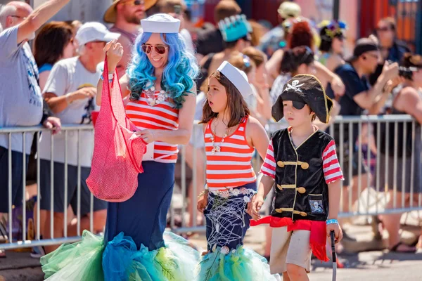 Brooklyn, Ny - Haziran 16: 36 yıllık yaz olay, Coney Island Mermaid Parade 2018.