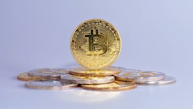 Bitcoin üstte kalır