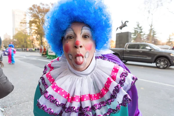 New York, Ny - 22 Kasım 2018: 92 yıllık Macy's Şükran günü geçit töreni soğuk havalarda Manhattan sokaklarında