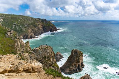 Cabo da Roca yüksek kayalıklar ile deniz manzara.
