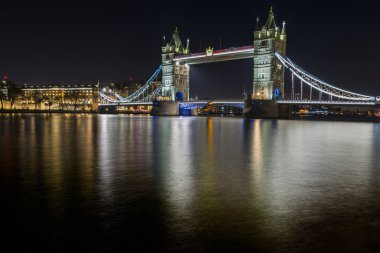 Londra Tower Bridge Uzun Pozlama Gece Panoramik Fotoğraf