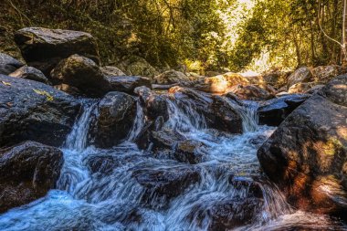 Bu eşsiz fotoğraf vahşi orman şelale ve çarpıcı doğa da Tayland Palau Şelale Hua Hin olarak adlandırılan gösterir