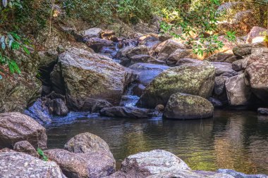 Bu eşsiz fotoğraf vahşi orman şelale ve çarpıcı doğa da Tayland Palau Şelale Hua Hin olarak adlandırılan gösterir