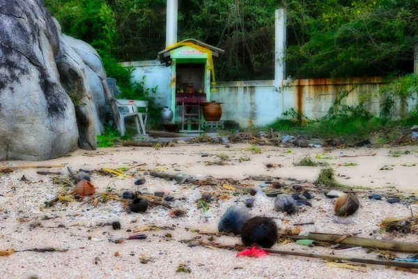 この衝撃的な写真は タイのホアヒンの完全にプラスチックの散らばったビーチを示しています これらは ゴミのタイの土地の元のビーチです — ストック写真