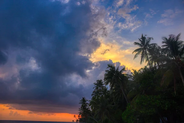 Esta Imagem Única Mostra Pôr Sol Gigantesco Nas Maldivas Você — Fotografia de Stock