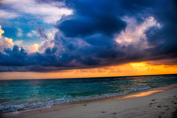 Esta Imagem Única Mostra Pôr Sol Gigantesco Nas Maldivas Você — Fotografia de Stock
