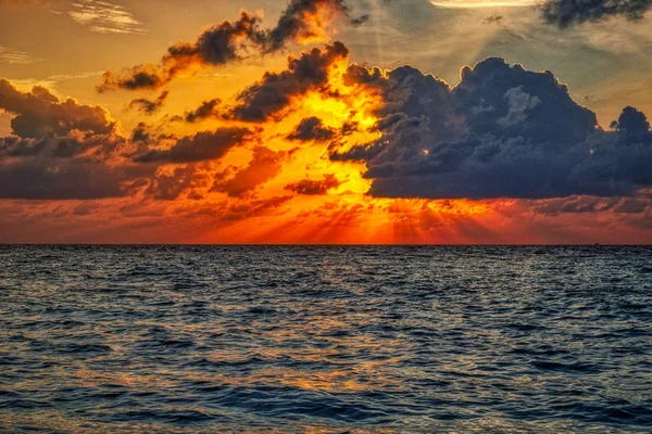 Esta Imagen Única Muestra Gigantesca Puesta Sol Las Maldivas Puede — Foto de Stock