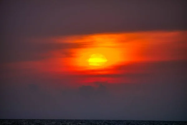 Esta Imagen Única Muestra Gigantesca Puesta Sol Las Maldivas Puede — Foto de Stock