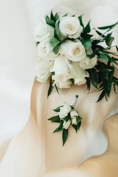 Bröllop bukett och boutonniere — Stockfoto