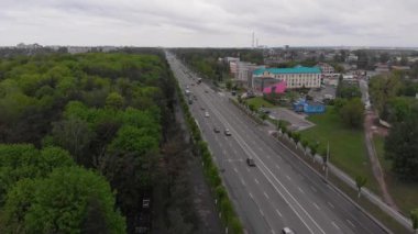 sokakta trafik. Aero video çekimi