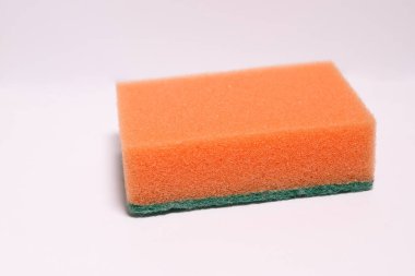 Bulaşık yıkamak için sünger. Turuncu renk