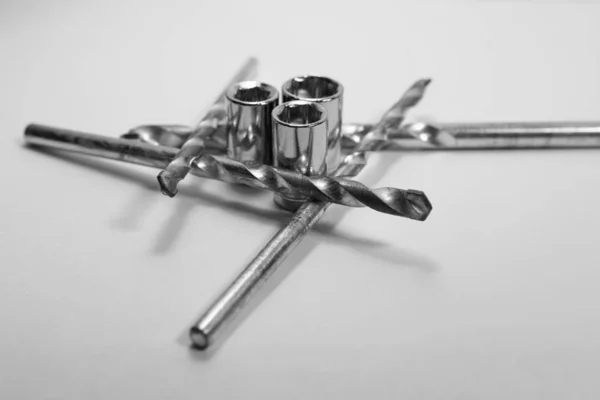 Schraubenschlüssel und Bohrer — Stockfoto