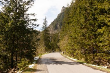 Tatra Dağları'nda dağ yolu