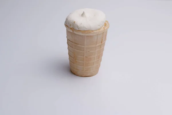 Wafel Cup lody na białym tle — Zdjęcie stockowe