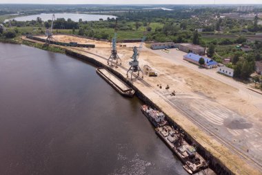 Nehir rıhtımyükleme üst görünümü.