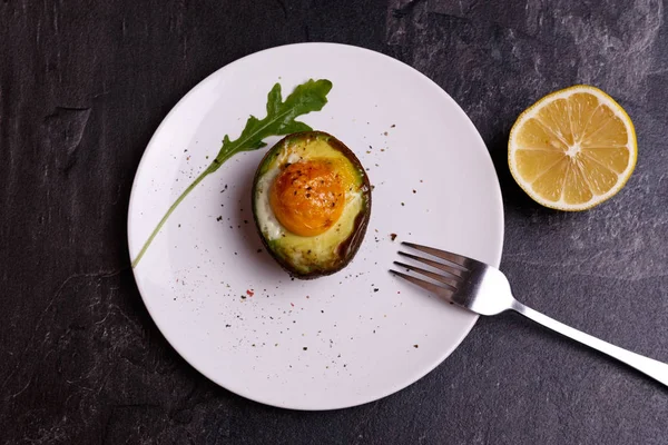 Avocado and egg — Stock Photo, Image