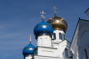 Ortodoks bir tapınak kubbeleri