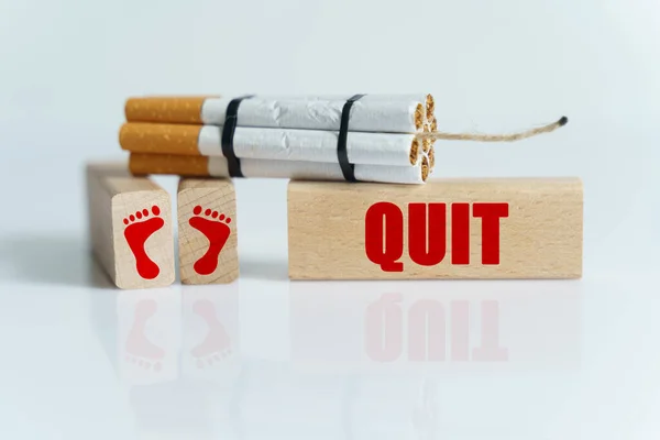Koncept Medicíny Boj Proti Kouření Cigarety Byly Zkroucené Dynamitu Knot — Stock fotografie