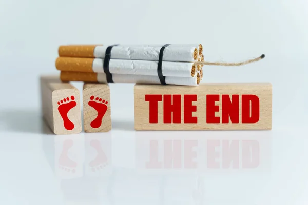 Conceptul Medicină Este Lupta Împotriva Fumatului Țigările Fost Răsucite Într — Fotografie, imagine de stoc