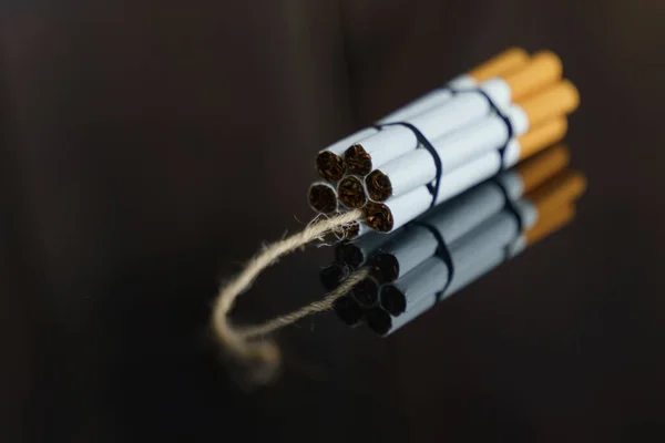 Concetto Medicina Lotta Contro Fumo Sigarette Vengono Intrecciate Controllore Della — Foto Stock