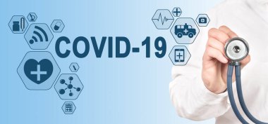 Covid-19 tıbbi ve sağlık hizmeti konsepti. Steteskoplu doktor..