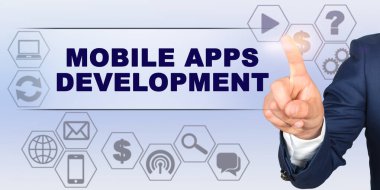 İş konsepti. İşadamı parmağıyla sanal ekrana dokunuyor. Ekran başlığı - MOBILE Uygulamaları DEVELOPMENT