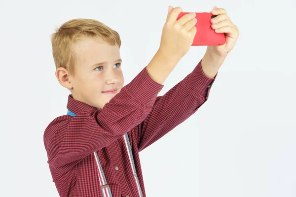 Portret Ucznia Robiącego Selfie Komórce Odizolowane Tło Koncepcja Edukacji — Zdjęcie stockowe