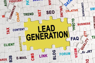 Ekonomi ve iş kavramı. Ekonomik başlıklarla dolu bulmaca, ortada yazı - Kurşun Generasyon