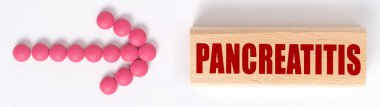 Tıp konsepti. Bir hap oku Pankreas 'ı işaret ediyor.