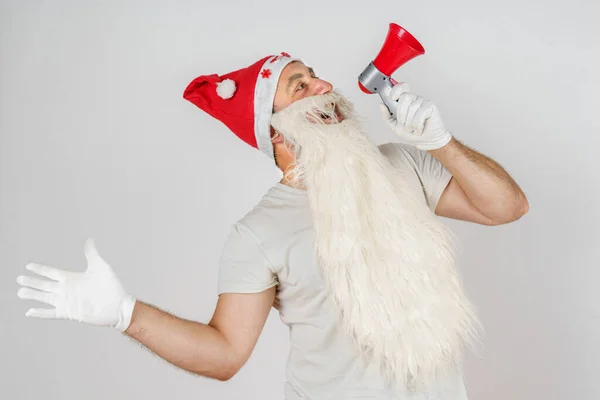 Weihnachten Und Neujahr Der Weihnachtsmann Verkündet Megafon Isolierter Hintergrund — Stockfoto