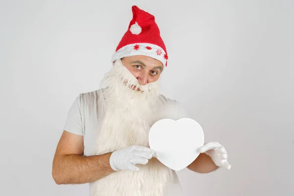 Weihnachten Und Neujahr Der Verliebte Weihnachtsmann Bietet Ein Geschenk Einer — Stockfoto