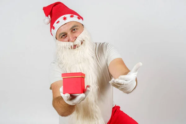 Concepto Navidad Año Nuevo Santa Claus Amor Ofrece Tomar Regalo — Foto de Stock