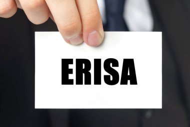 İş konsepti. İş adamı ERISA yazılı bir kart gösterdi