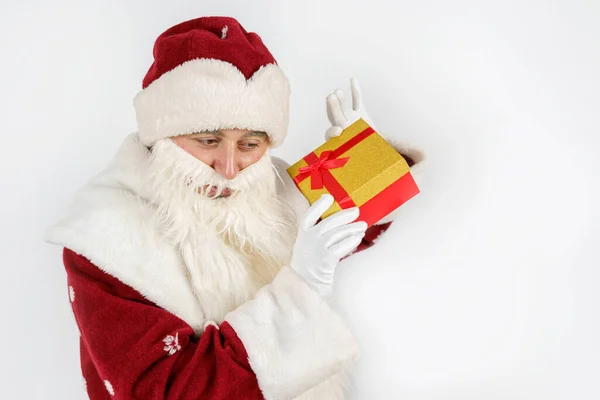 Vacanze Concetti Natalizi Babbo Natale Tiene Mano Dei Regali Isolato — Foto Stock