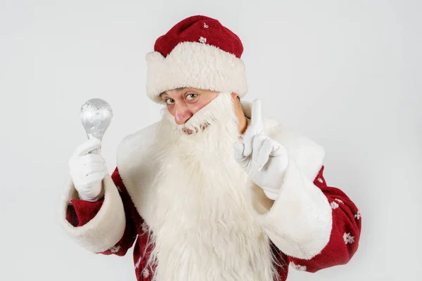 Koncepcja Noworoczna Świąteczna Święty Mikołaj Trzyma Rękach Żarówkę Mam Pewien — Zdjęcie stockowe