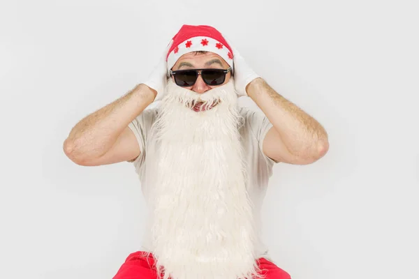 Новорічна Концепція Санта Клаус Сидить Підлозі Тримає Голову Ізольовані Білому — стокове фото