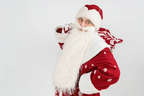 Neujahrs Und Weihnachtskonzept Der Weihnachtsmann Hält Eine Tüte Mit Geschenken — Stockfoto