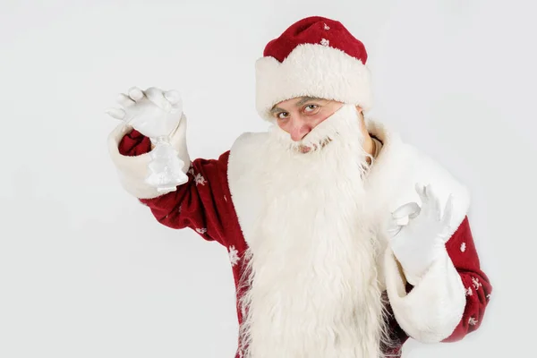 Ano Novo Papai Noel Tem Brinquedo Árvore Natal Suas Mãos — Fotografia de Stock