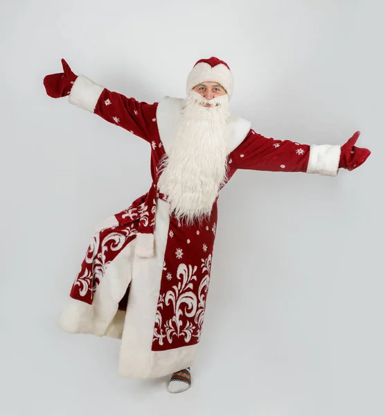 Concepto Vacaciones Navidad Santa Claus Está Bailando Aislado Sobre Blanco —  Fotos de Stock