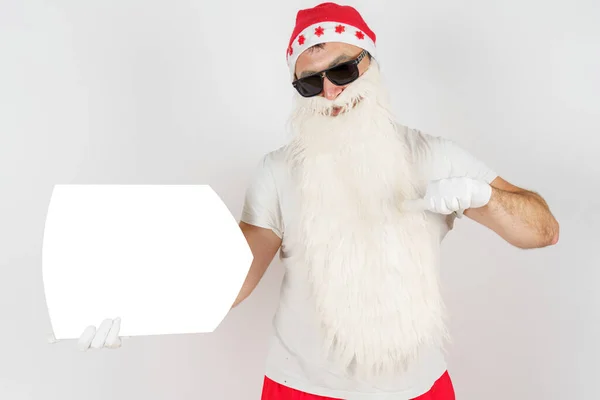 Новорічна Концепція Санта Клаус Тримає Білий Знак Напису Ізольовані Білому — стокове фото