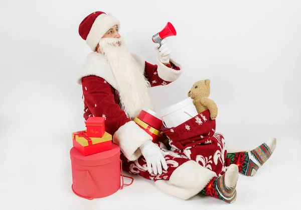 Ano Novo Conceito Natal Papai Noel Senta Entre Presentes Fala — Fotografia de Stock