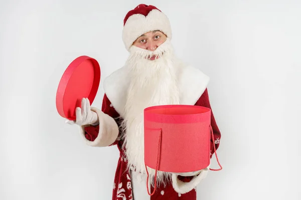 Feriados Conceitos Natal Pai Natal Tem Presentes Nas Mãos Isolado — Fotografia de Stock