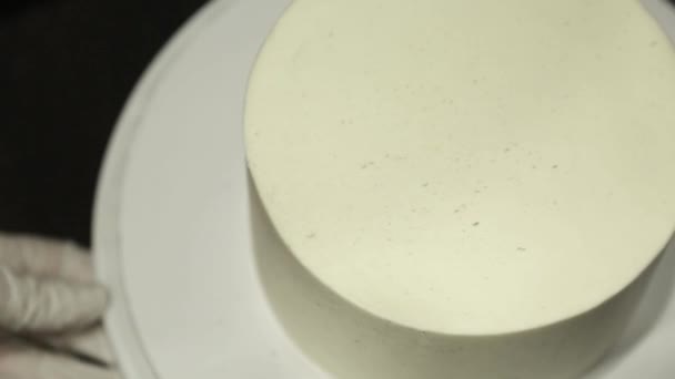 Beyaz Pasta Boyama Iplik Gri Boya Püskürtülür Eldivenler Içinde Hazırlık — Stok video