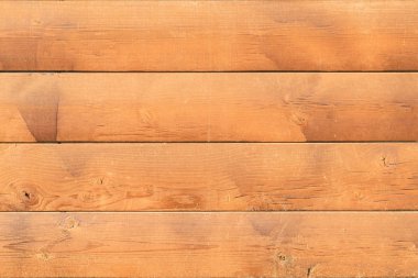 Güneş ışığındaki ahşap duvar