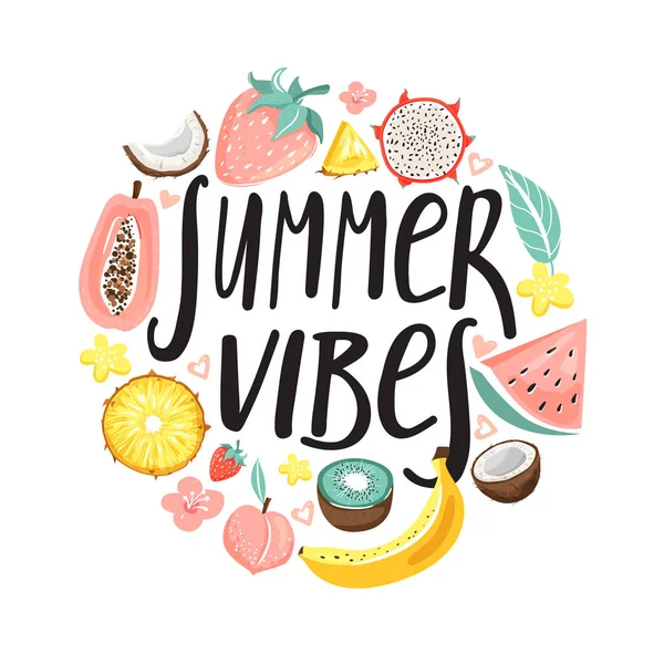 Elegante tipografia slogan design "Vibrações de verão" sinal. Abacaxi, melancia, kiwi, bananas, mamão, morango, pêssego, pitahaya, coco e letras . — Vetor de Stock