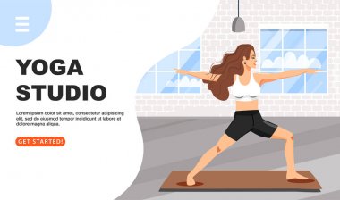 Sağlıklı yaşam tarzı ve yoga konsepti. Yoga yapan sportif bir kadın. Kız virabhadrasana savaşçı yoga poz yapıyor.