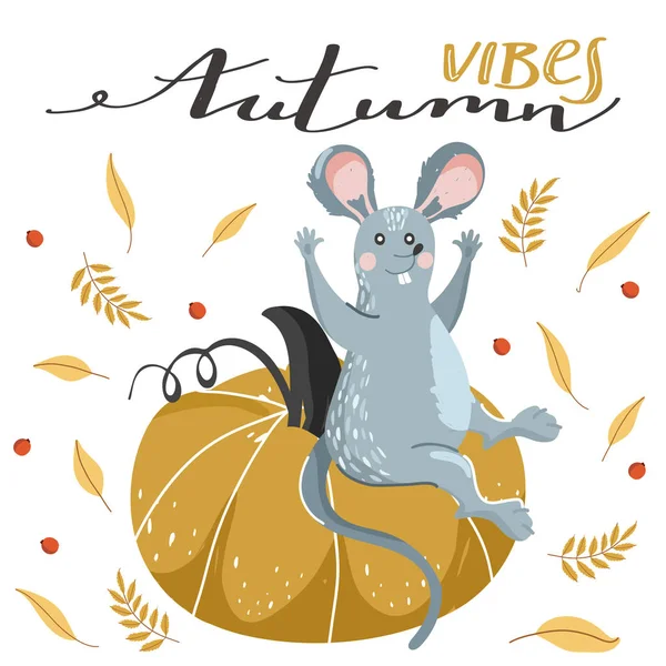 Rato bonito com abóbora e folhas de outono. Elegante tipografia slogan design "Outono vibrações" sinal . — Vetor de Stock