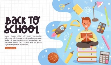 Okul zamanı ya da okul afiş şablonu. Genç bir çocuk kitap okuyor ve bir yığın kitabın üzerinde oturuyor. Kitaplı kompozisyon, hesap makinesi, kırtasiye, roket, top vs. Vektör web sayfası illüstrasyonu.